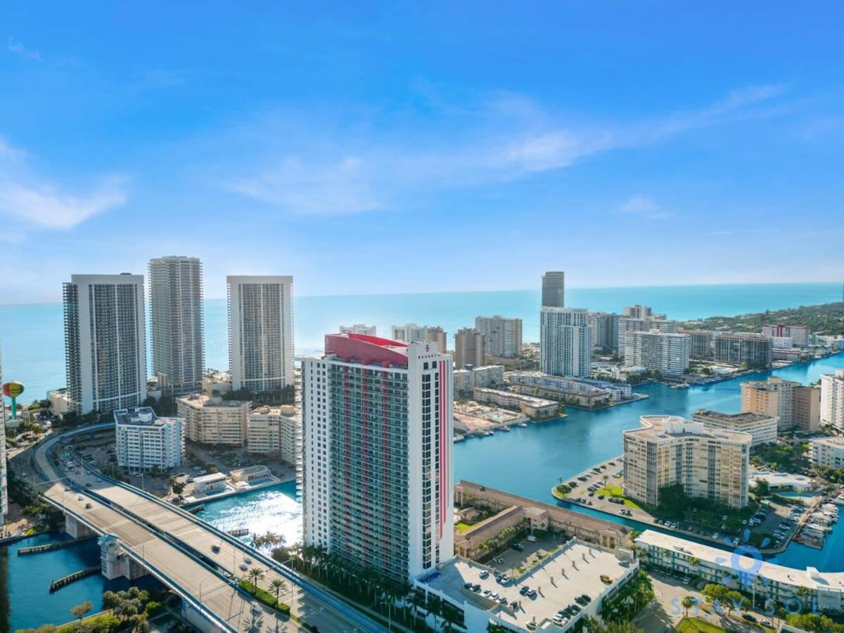 Infinite View With Balcony,Pool Plus Near Beach Холандейл Бийч Екстериор снимка