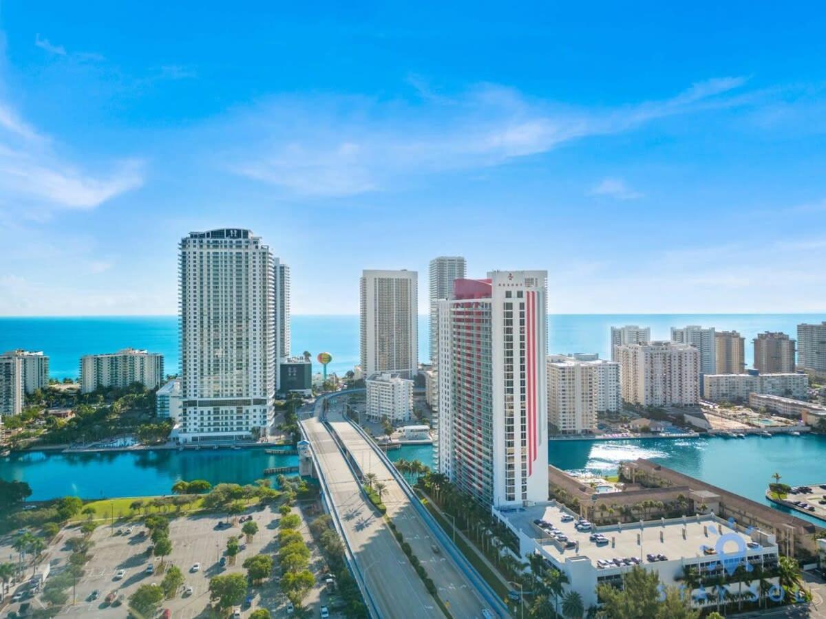 Infinite View With Balcony,Pool Plus Near Beach Холандейл Бийч Екстериор снимка