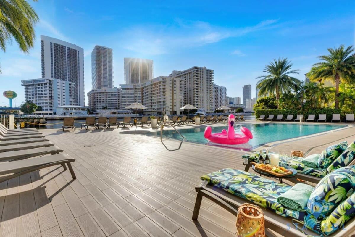 Infinite View With Balcony,Pool Plus Near Beach Холандейл Бийч Екстериор снимка
